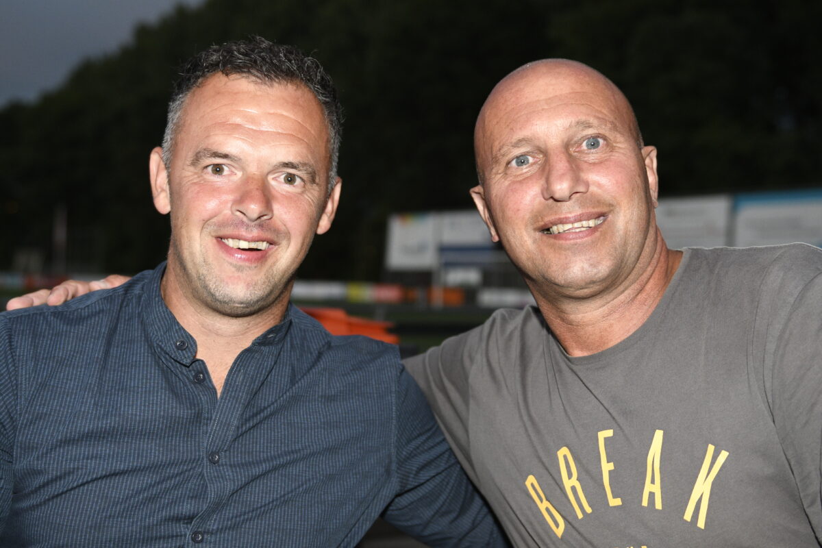 Willem van der Smit (nieuwe trainer) met oude hoofdtrainer, Edwin Vurens