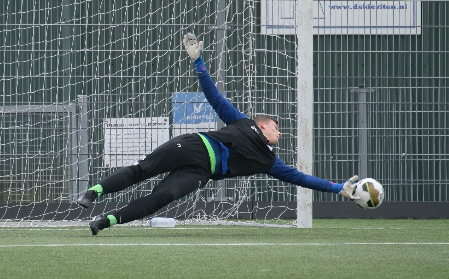 Leonard keeper save OLIVEO onder 23